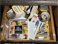 DRAWER WITH MISC FLATWARE