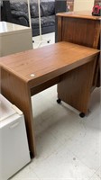 Rolling desk 2x2x2