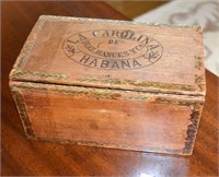 Antique La Carolina Cuban cigar box with label ins