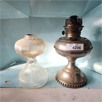 Vintage Victorian Aladdin  Lamp & Clear Glass Oil