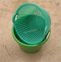 Heavy Duty Plastic Barrel & Laundry Basket