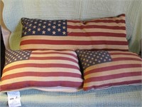 LOT OF 3 AMERICAN PILLOWS,