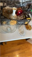 ASSORTMENT OF GLASSWARE - INCLUDING CANDY DISHES,