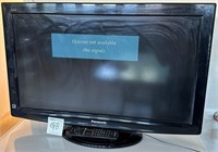 T - PANASONIC 32" LCD TV W/ REMOTE (G8)
