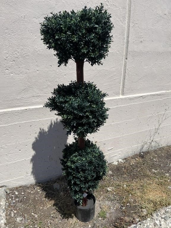 5’ Topiary Tree with Weight Base