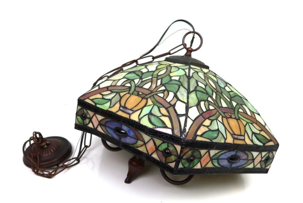 BEAUTIFUL STAINED GLASS HANGING LIGHT