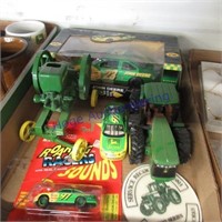 JD box--race car in box 1:24, gas engine, token,