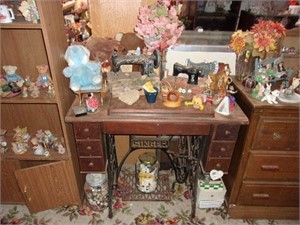 Singer Sewing Table w/other sewing items included