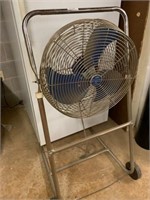 PEDESTAL FAN