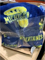 Michigan Wolverines Snuggie ******