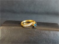 18K GOLD RING W/ BLUE SAPPHIRE & ACCENT DIAMONDS