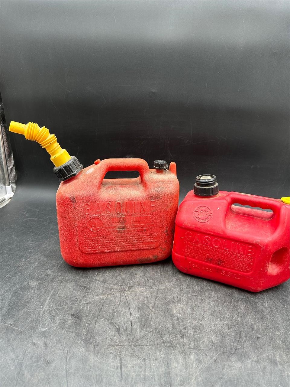 2 Gas 1 gal Gas Cans