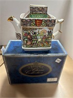 VTG Sadler Teapot, Robin Hood, w/box