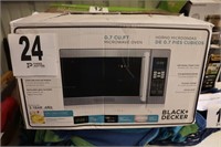 7 Cu. Ft. Black & Decker Microwave