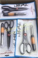 Scissors and a peelers. Approx 50 packs.