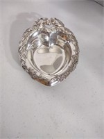 Sterling silver heart shaped dish, 127g.