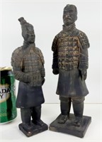 2 statuettes en terre cuite 8½"-10" Gardes Chinois