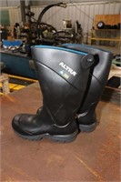 Ultra Size 9 Steel Toe Rubber Boots