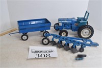 1/16 Ford 7710 Tractor, Plow & Wagon
