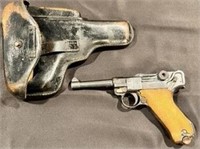 Luger DWM 9mm Pistol w/holster