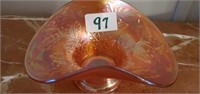 Carnival glass dish with leaves & berries 6 3/8