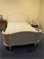 Vintage white full bed