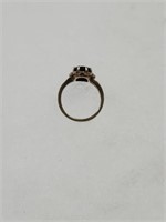 3.43g 10 K gold ring w/black stone