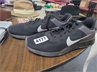 BLACK NIKES SIZE 14