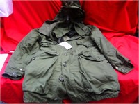 U156- CANADIAN ARMY PARKA / EXTREME COLD WEATHER