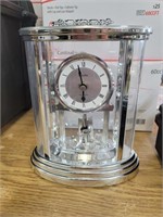 Bulova clock takes batteries