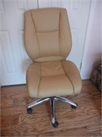 19"x 20"x 40" Nalgahyde Rolling Office Chair