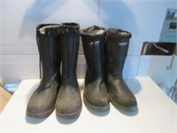 2 USED MENS RUBBER BOOTS SIZE 12, 13
