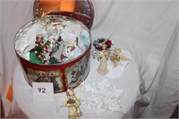 CHRISTMAS DECORATIONS & ORNAMENTS