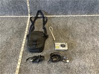 Sony Cybershot Camera with Cables and Case