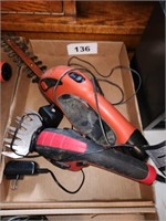 BLACK & DECKER CORDLESS HEDGE TRIMMER &