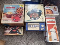 LOT OF ASSORTED KITCHEN APPLIANCES