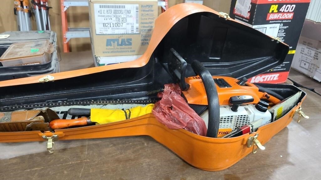 STIHL 032AV CHAINSAW W/ EXTRA CHAINS AND CASE