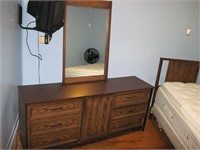 Bd1 77 - Bassett Dresser