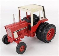 Custom 1/16 Ertl International 1586 Tractor