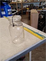 Ball jar with lid