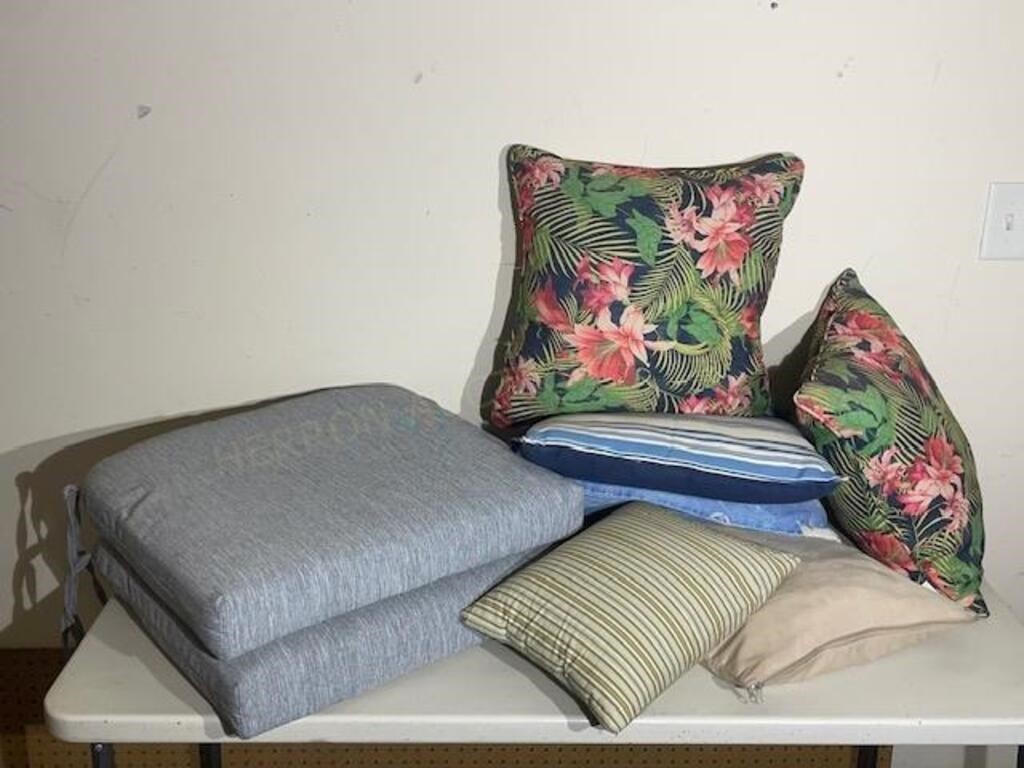 Decorative Pillows & Cushions