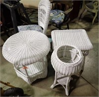 4 PCS WHITE WICKER W/ CHAIR, 2 STANDS, PLANTER
