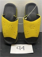 Women’s Yellow Starburst Sandals; Size 6.5