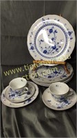 11 pcs Victoria Blue dishes easel not included