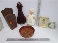 Wooden/Plastic Kitchen Decor + 2 Small Pictures