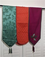 HOLIDAY TABLE RUNNERS
