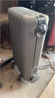 DeLonghi Electric Space Heater on Rollers