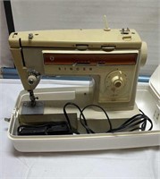 Vintage Singer Sewing Machine with Carrying case