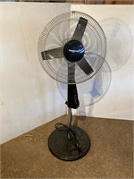 Honeywell Floor model adjustable fan. Works.