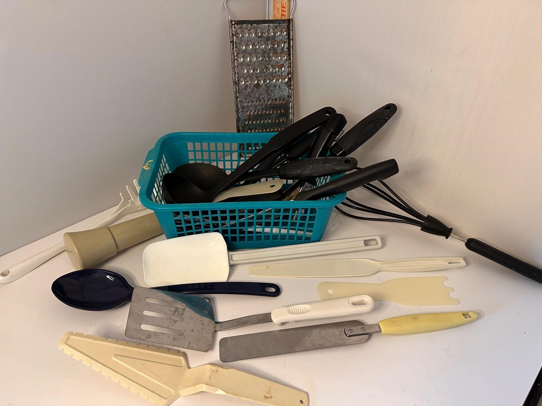 Plastic and other kitchen utensils